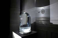 Elegant Jellyfish Tanks Image 6