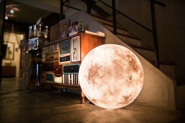 Luminous Lunar Lanterns