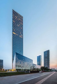 Visually Deceiving Skyscrapers Image 4