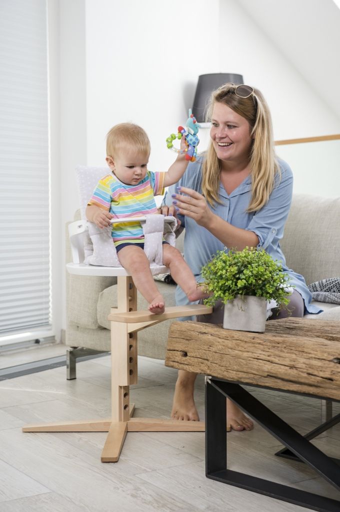 Weight-Monitoring High Chairs