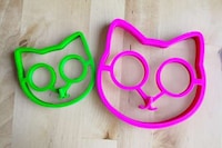 Cat-Shaped Egg Molds Image 5