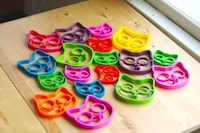 Cat-Shaped Egg Molds Image 6
