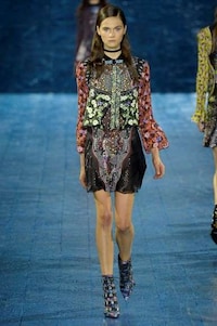 Contemporary Folkloric Fashion Image 4