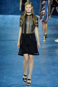 Contemporary Folkloric Fashion Image 7