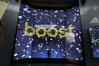 Pop-Up Shoe Stores Image 6