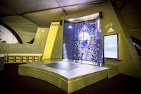 Pop-Up Shoe Stores Image 7
