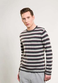 Luxe Cashmere Travelwear Image 7
