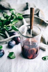 Plum-Infused Classic Cocktails Image 7