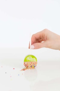 Candy Apple Macarons Image 3