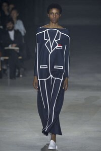 Contemporary Deconstructed Fashion Image 8