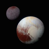 Red-Tinged Moon Photos Image 3