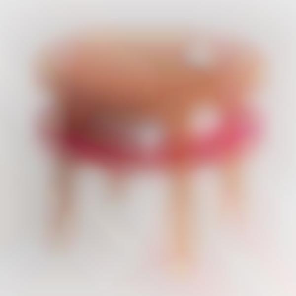 Hamburger-Mimicking Tables