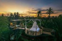 Outdoor Treehouse Resorts Image 2