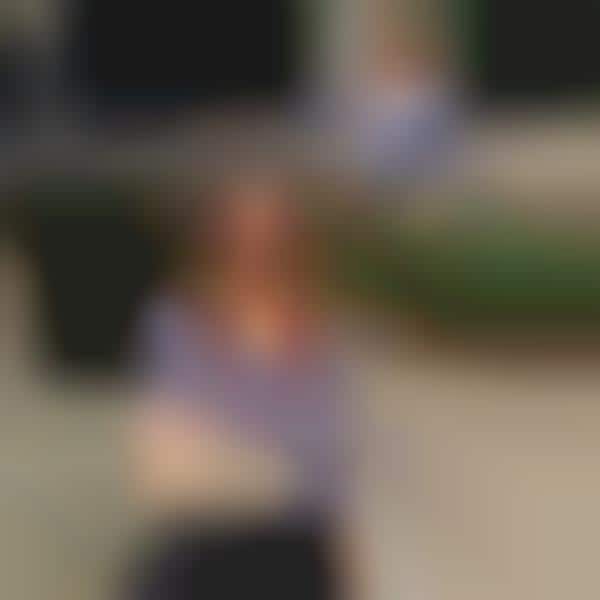 Hand-Shaking Selfie Sticks