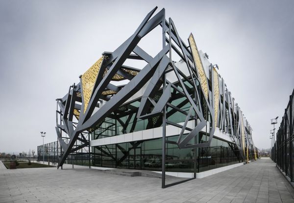 28 Innovative Steel Facades