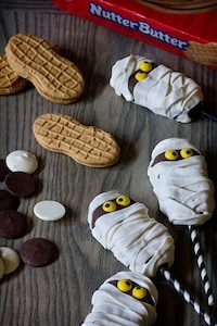 Mummified Cookie Pops Image 3