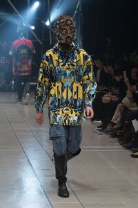 Exaggerated Graphic Couture Image 6