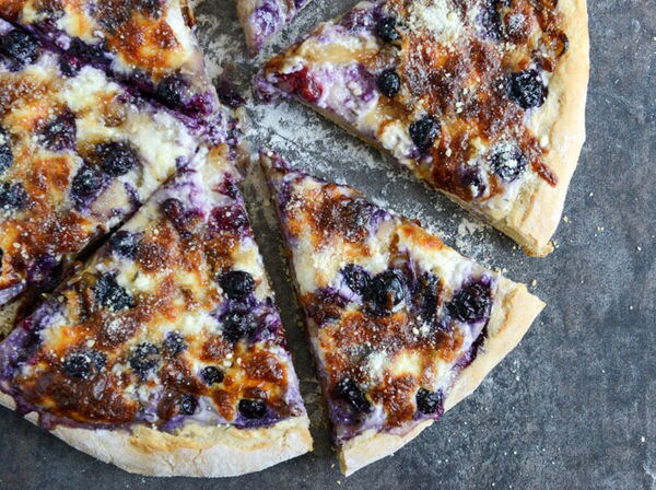 25 Tempting Dessert Pizzas