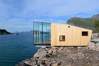Cozy Cantilevered Cabins Image 3