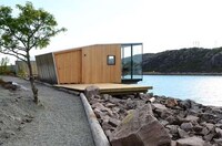 Cozy Cantilevered Cabins Image 5
