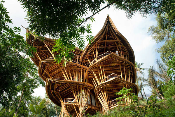 100 Examples of Eco-Friendly Architecture