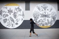 Intricate Linear Murals Image 8