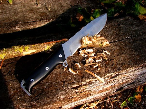 Universal Survival Knives