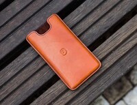 Scratch-Thwarting Phone Cases Image 5