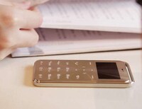 Credit Card-Sized Cellphones Image 4