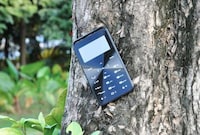 Credit Card-Sized Cellphones Image 7