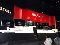 Super-Sized Televisions Image 4