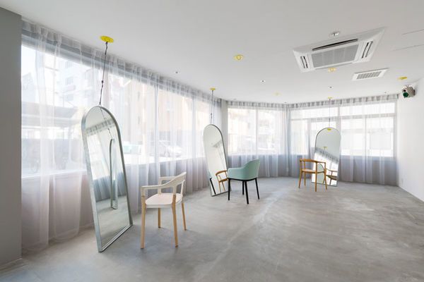 25 Contemporary Salon Concepts