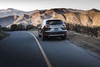 Blind Spot-Monitoring SUVs Image 7