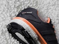 Feminine Running Shoes Image 2