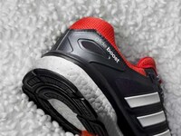 Feminine Running Shoes Image 3