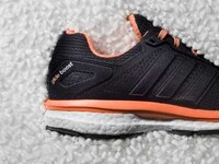 Feminine Running Shoes Image 4