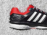 Feminine Running Shoes Image 5