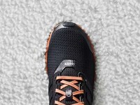 Feminine Running Shoes Image 8