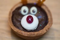 Luxurious Reindeer Tarts Image 2