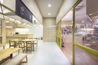 Minimalist Shared Retail Spaces Image 8