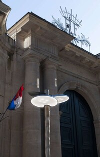 Sun-Powered Lampposts Image 2