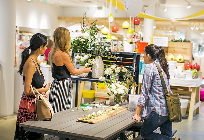 Blogger-Curated Retail Displays