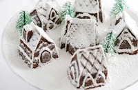 Gingerbread Donut Cakes Image 3