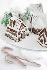 Gingerbread Donut Cakes Image 4