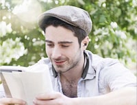Retractable Wireless Headphones Image 2