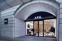 Vertical Latticed Retail Interiors Image 4
