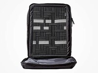 Compartmentaliezd Gadget Backpacks Image 5