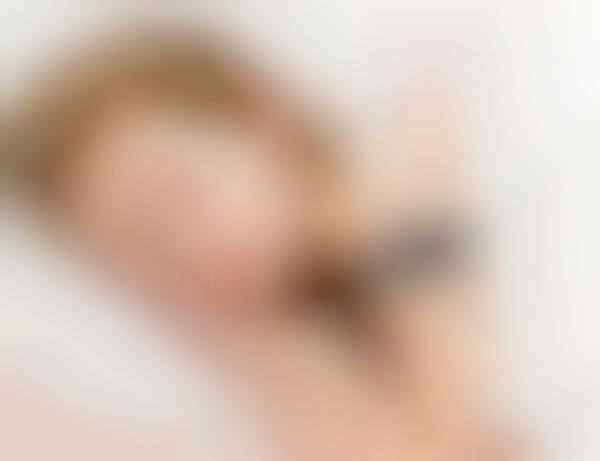 Noninvasive Wearable Thermometers