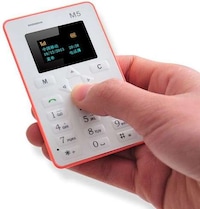 Credit Card-Sized Phones Image 2