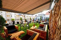 Luxury Vehicle Garden Pop-Ups Image 5